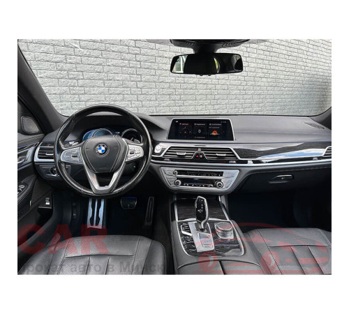 BMW 740i